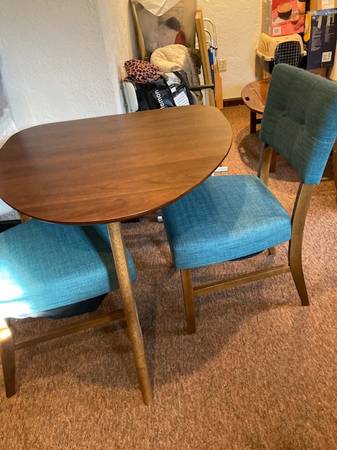 BRAND NEW TABLE AND 2 CHAIRS 1