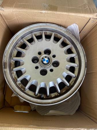 BMW 325i E30 Bottlecap wheels 14” 4x100 and lug bolts 1