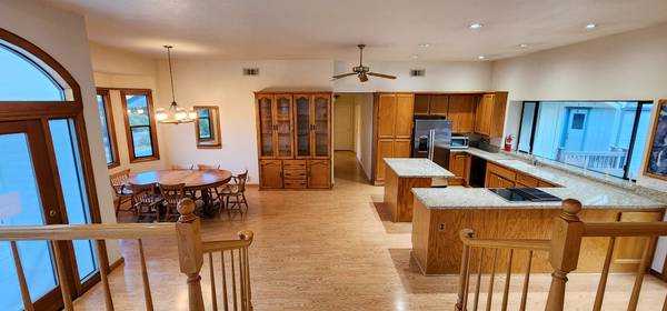 $1,150 / 3br - 2000ft2 - Bedroom w semi private bathroom available in the beautiful El Dorado Hills (El Dorado Hills)64043663175811123