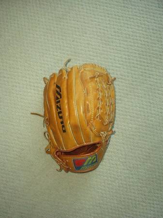 Mizuno Softball Glove 1