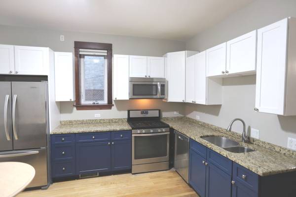 $2,075 / 2br - 1250ft2 - Charming and Spacious 2BD/2BR Unit, Utilities Included(Furnished) (Chicago)63959874836866120