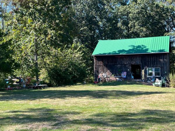 Found this place called the Barn It’s like a Small flea market. 1