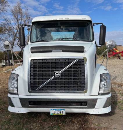 2007 VOLVO AUTOMATIC  460,234 Miles D13  425 Horsepower 1