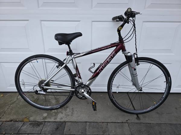 Trek 7500 MultiTrack 17.5" Hybrid Bike 1