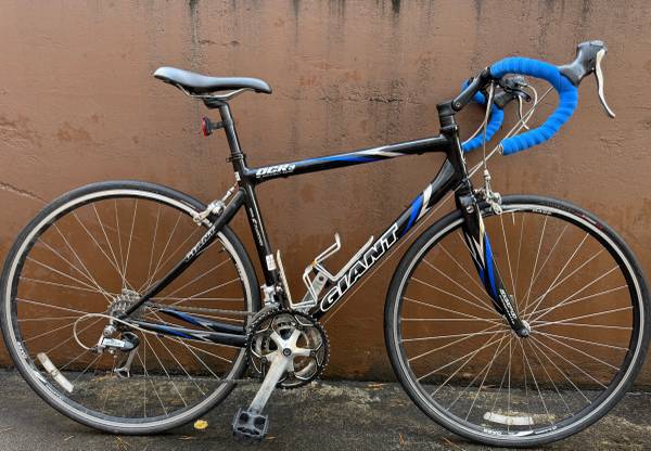 Giant OCR 3 Road Bike 1