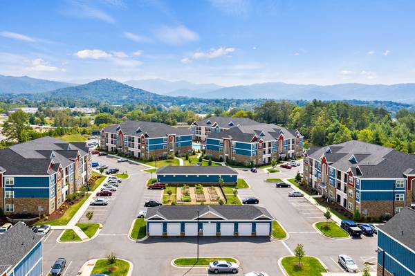 $1,651 / 2br - 1078ft2 - 🏡 Now Leasing: Unit 53-307- $500 off! (Weaverville)64029207625090121