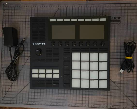 Maschine MKIII Drum Machine W/ Case 1