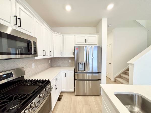 $3.095 / 3br - 2198ft2 - Hermosa casa nueva de construcción de 3 dormitorios en alquiler (Aurora)63973504602499123