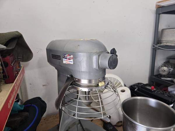 HOBART 20qt mixer 1