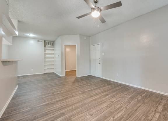 $1,030 / 1br - 674ft2 - Reserved, Covered Parking, Situated in Irving!, 1BD 1BA (1400 Esters Rd, Irving, TX)63796578051841122