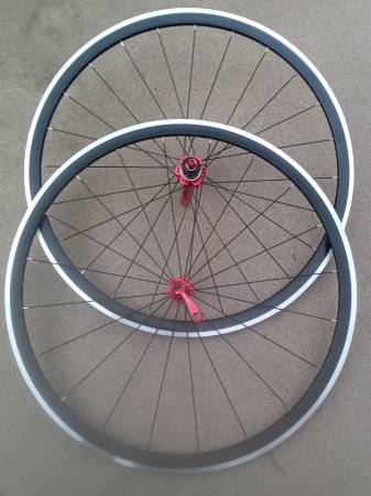 Race wheels 700c-- brand new 1