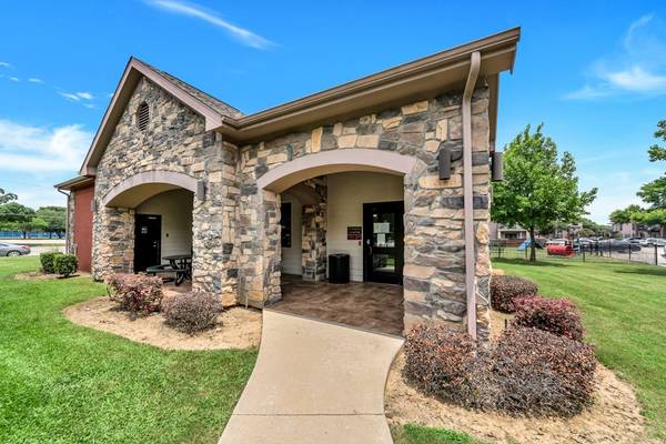 $1,140 / 1br - 706ft2 - Courtesy Officer, Window Coverings, Tub/Shower (4500 Sojourn Dr, Addison, TX)63846411686657124