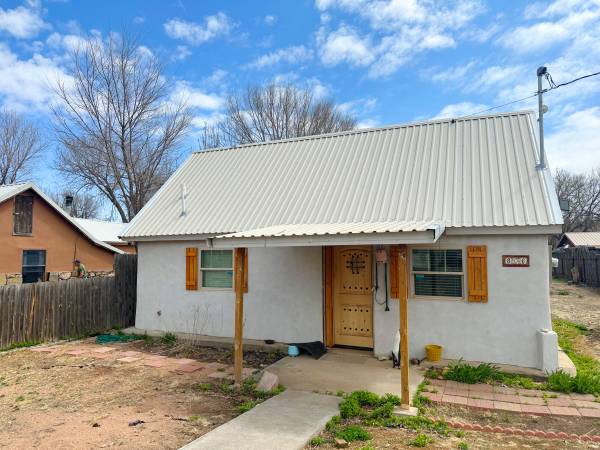 $1,150 / 1br - 879ft2 - 1 bed 1 bath home month to month fully furnished in Las Vegas NM63806171134723120