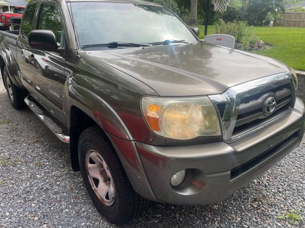 Camioneta Toyota - $10,900 (Adelphi)636162898192651213