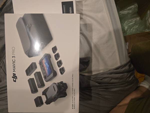 DJI Mavic Pro Fly More Combo  (DJI RC PRO) 1
