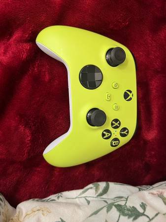 Neon green xbox controller 1