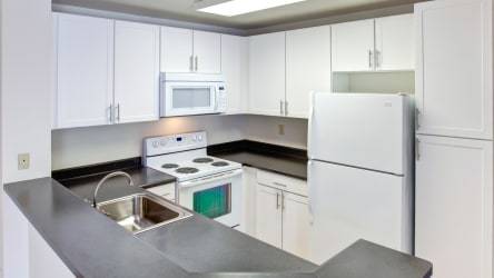 Spacious one bed room w/ $1000 concession!!! 1