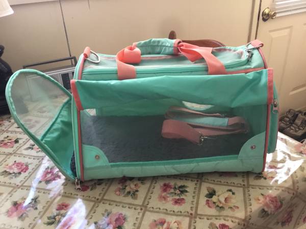 Pet Carrier ($25.00/bo (Laconia)63656381317377120
