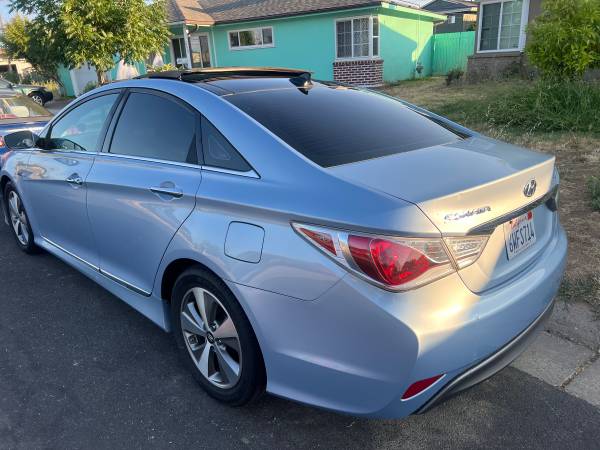 Hyundai Sonata Hybrid 2012 - $5,50063619344201859122