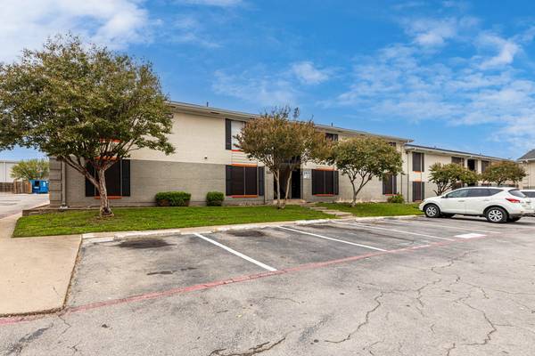 $1,149 / 2br - 950ft2 - Spacious Floorplans, On-Site Management Team, Pantry63846410884097123