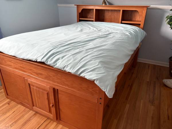 3-piece Oak Bedroom Set 1