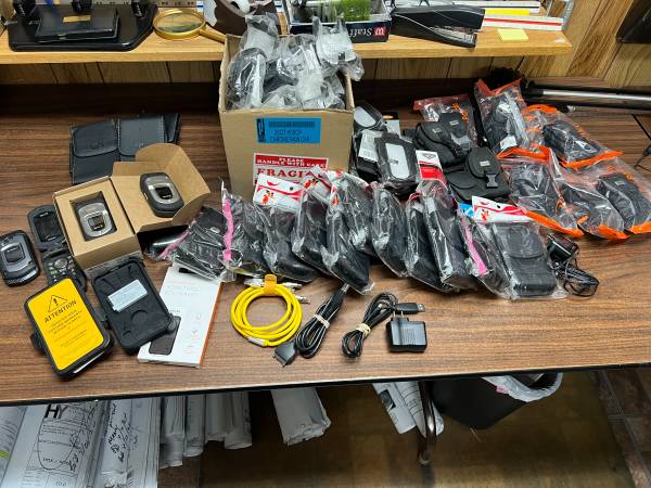 Cell Phones and 70 phone cases   Reduced Price 1