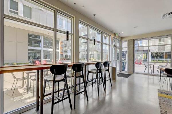 $2,391 / 1 hab. - 821 pies² - Luces colgantes personalizadas en cocina, terraza en la azotea, estufa eléctrica o de gas (Spring District)63688514383235121