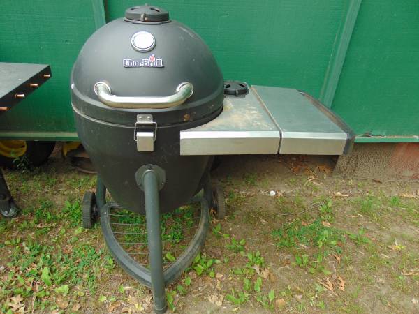 Like New CharBroil Insulated Egg Grill 1