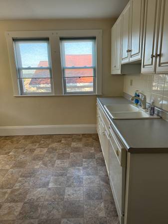 $2,750 / 2br - 1250ft2 - 2BRDM + bonus / 1BA in Watertown.  Top Floor Apartment w/2 car parking (Watertown)63699276487041124