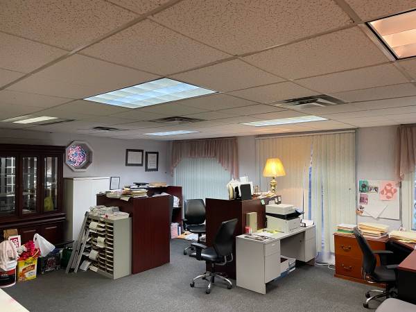 Office space in lindenhurdy 1