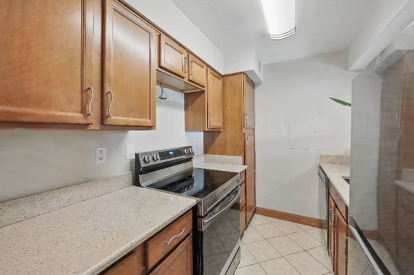 $2100.00 / 1br - 630ft2 - Upper level south facing one bedroom home in a prime location!63896276026242123
