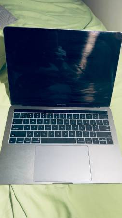 Apple MacBook Pro 2018 13-in with Touchbar 1