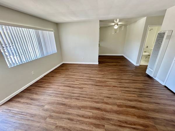$2,095 / 2br - 875ft2 - Updated downstairs 2b/1b, laundry, parking (1343 IB #F) (Imperial Beach)63663736785409123
