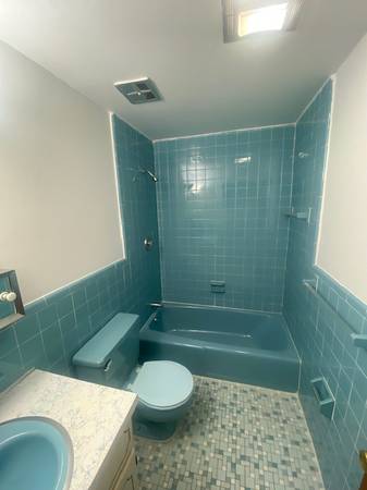 $2,650 / 2br - Large space inc. Heat, hot water, Parking.  New Wall to Wall Carpet! (Newton Lower Falls close to Wellesley)63797254230401124