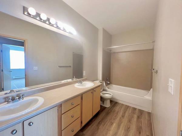 $1,850 / 2br - 966ft2 - Beyond Four Walls: A Place to Truly Call Home! (Puyallup - South Hill)63814789136387124