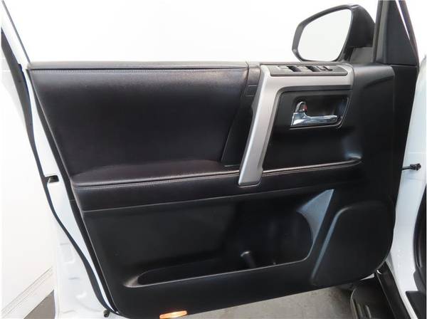 2016 Toyota 4Runner SR5 Premium - ¡BUENO/MALO/CRÉDITO NULO ACEPTABLE! - $25,999 (+ Escondido Auto Super Center)63440645956225124