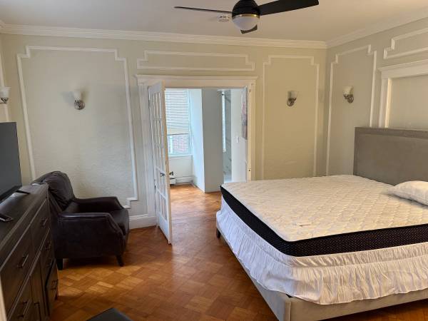rooms for rent to college students or single working professionals 1