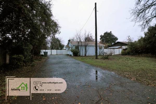 $1,475 / 2br - 1232ft2 - 1945 Vega St. Close to Kid's Kingdom (Redding)63972381331074124