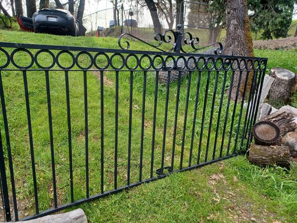Beautiful custom rod iron gate 1