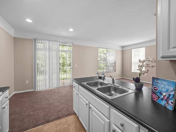 2/BD 1.5/BA, Community Grill and Picnic Areas, Upgraded Features 1