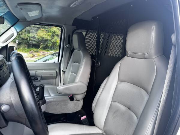 2012 Ford E-250 - Photo 3