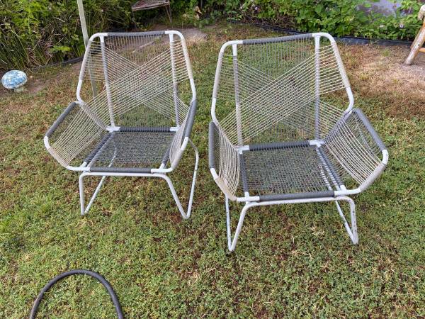 2 Great Looking Stylish  Chairs in Excellent Condition 1