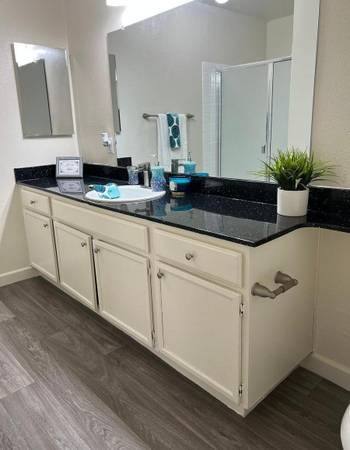 $2,120 / 1br - 700ft2 - Picnic Area, Carpet, Pool, Laundry Facilities (Escondido)63865702230785122