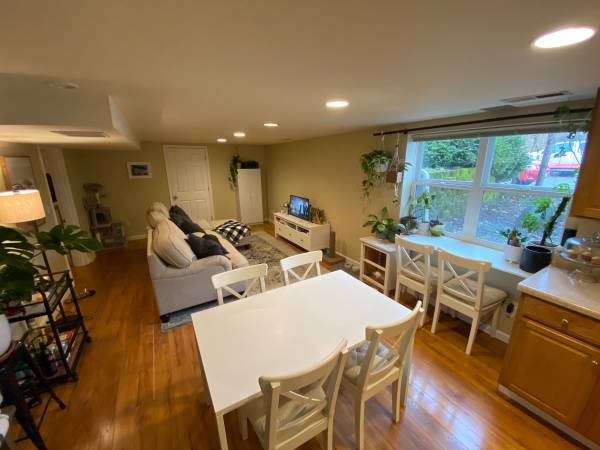 $1,400 / 2br - Adorable 2bed 2bath Overlook apartment (Overlook)63831397014785120