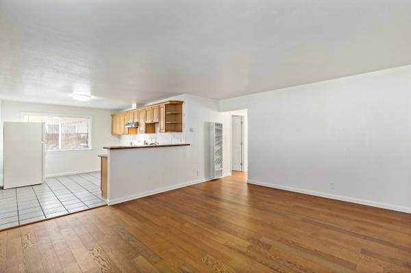 $2,375 / 3br - 900ft2 - 3 bedroom 1 bath spacious apartement on Topanga DRive (oakland east)63682888688129123