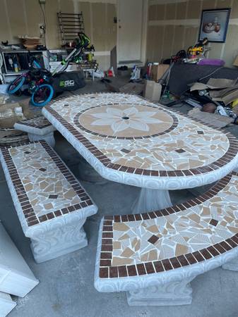 Custom handmade table (Reno)63784483644547121