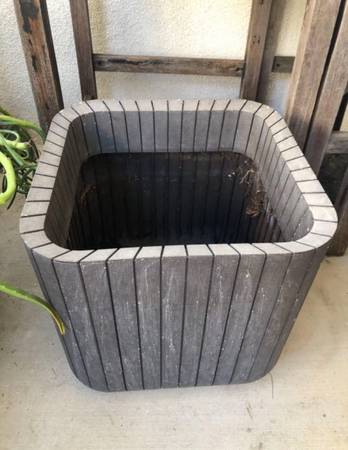 Brown Plastic Square Pot🪴 15”L x 15” W x 15”H 1
