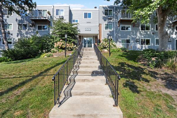 $99,000 / 400ft2 - Marcy Holmes Studio with Parking and Great Amenities! (Minneapolis (Marcy Holmes))63868704639619120