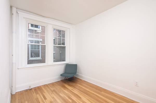 $2,800 / 1br - ** 1 month free and no broker fee ** Brighton modern 1 bed Heat HW inc (Brighton)63614178990977124