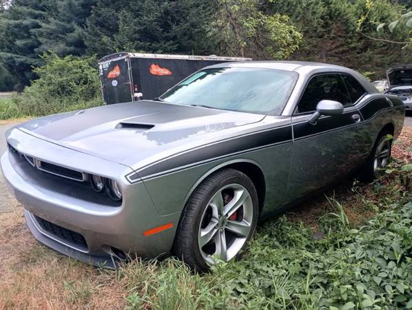 2017 Dodge Challenger SXT plus ,low miles - $17,950 (maple valley)63477239297025124